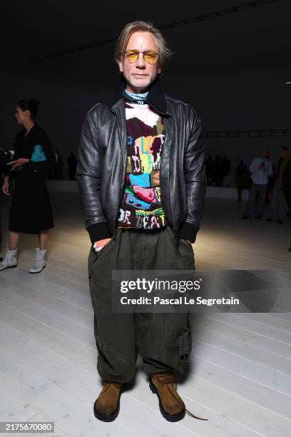 Daniel Craig attends the Loewe Paris Womenswear Spring-Summer 2025 show as part of Paris Fashion Week on September 27, 2024 in Paris, France.