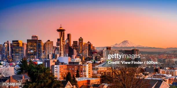 view of buildings in city during sunset,seattle,washington,united states,usa - seattle fotografías e imágenes de stock