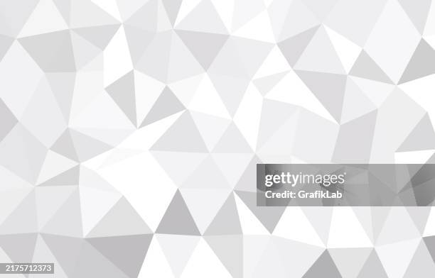 illustrazioni stock, clip art, cartoni animati e icone di tendenza di sfondo geometrico low poly astratto in toni grigio chiaro - modellazione low poly