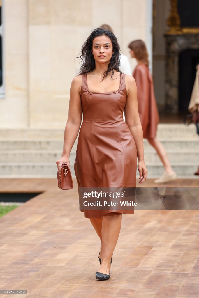 Gabriela Hearst: Runway - Paris Fashion Week - Womenswear Spring-Summer 2025