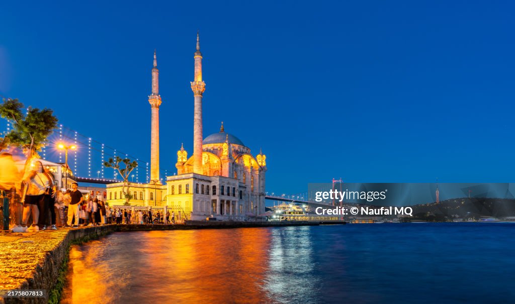 Ortakoy mosque and bridge at dusk, Istanbul, Turkey