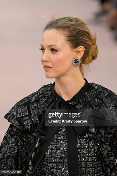 Lindsey Wixson walks the runway during the Chanel Paris Womenswear Spring-Summer 2025 show as part of Paris Fashion Week on October 01, 2024 in...