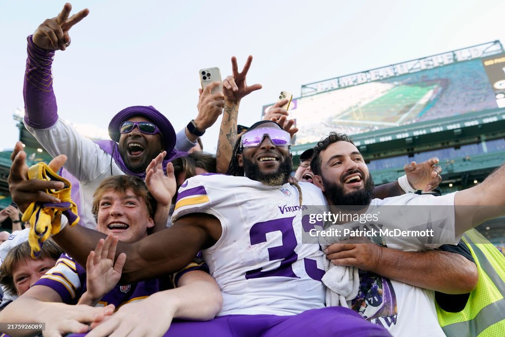 Minnesota Vikings v Green Bay Packers