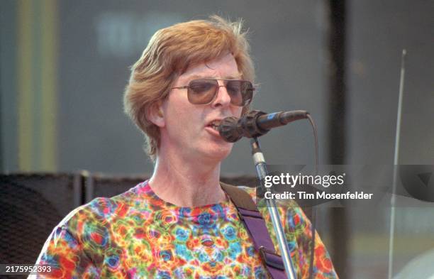 Phil Lesh of the Grateful Dead performs at Autzen Stadium on July 17, 1988 in Eugene, Oregon.