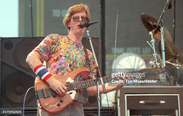 Phil Lesh of the Grateful Dead performs at Autzen Stadium on July 17, 1988 in Eugene, Oregon.