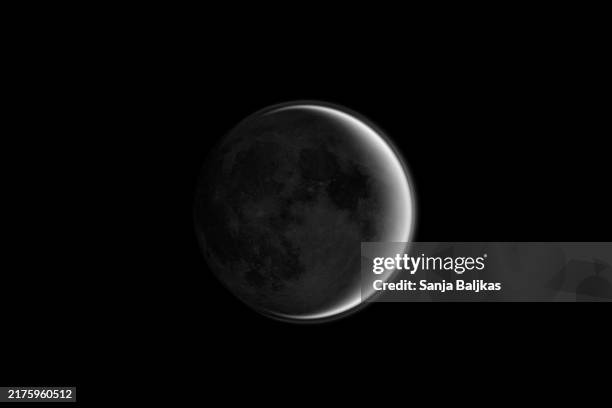 moon eclipse - moon photos et images de collection