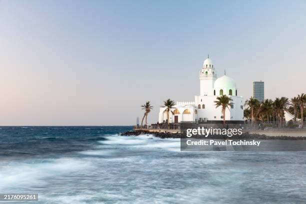 island mosque in jeddah at sunset - jeddah architecture stock pictures, royalty-free photos & images