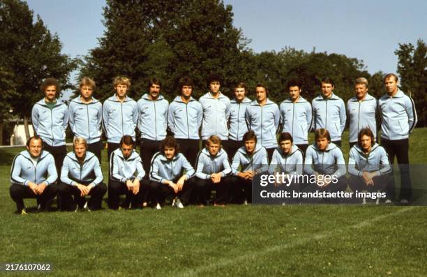 Austrian national fooball team. From right standing Senekowitsch - Schmidt - Fleischmann - Heribert Weber - Horvath - Haider - Bruno Pezzey - Peter...