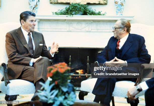 The Austrian chancellor Bruno Kreisky on a visit to the American president Ronald Reagan in Washington . 3 February 1983.