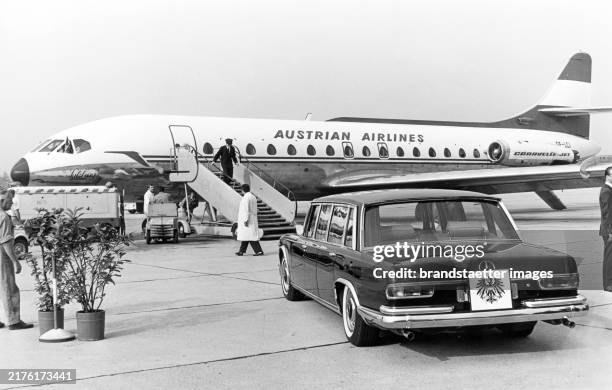 The offical car of Austrian Federal President Franz Jonas at departing for a state visit to Romania accompanied by Foreign Minister Kurt Waldheim....