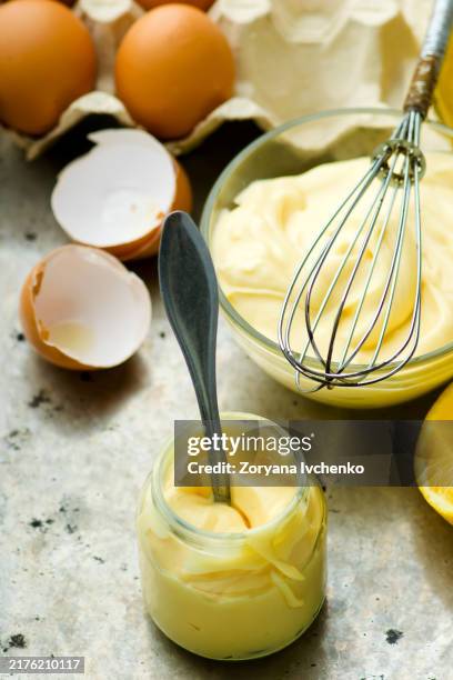 mayonnaise sauce. - mayonaise stockfoto's en -beelden