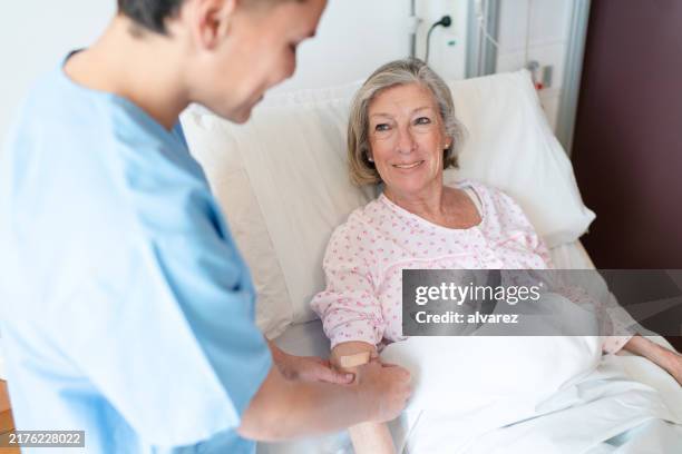 Patient Arm Injection 7,674 Man Hospital Injection Stock Photos, High-Res Pictures, and ...