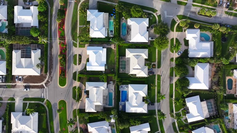 https://media.gettyimages.com/id/2176319437/video/overhead-view-of-suburban-homes-with-swimming-pools-and-well-maintained-yards-in-boca-raton.jpg?b=1&s=640x640&k=20&c=dVk7kvtAQMhoCVf3WzJ55XqUV3fmhzPQv7t0neihctY=