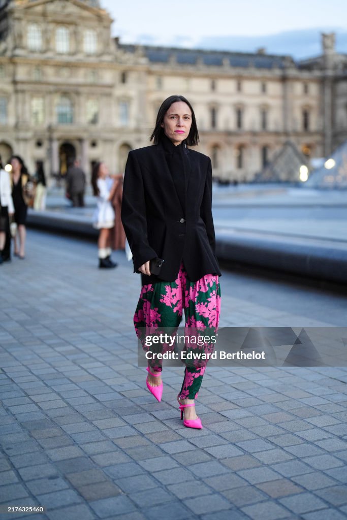 Street Style - Paris Fashion Week - Womenswear Spring/Summer 2025 - Day Nine