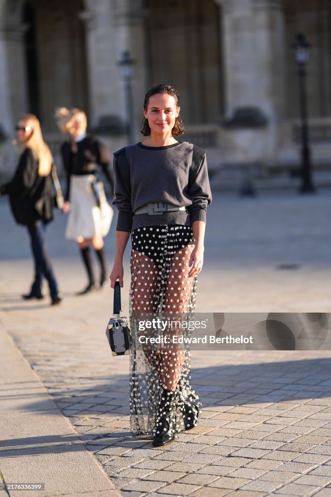 Street Style - Paris Fashion Week - Womenswear Spring/Summer 2025 - Day Nine