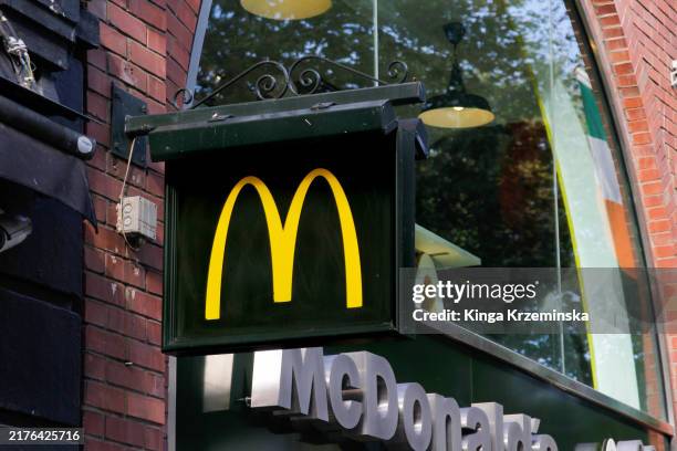 mcdonald's, dublin, ireland - mcdonalds stock pictures, royalty-free photos & images