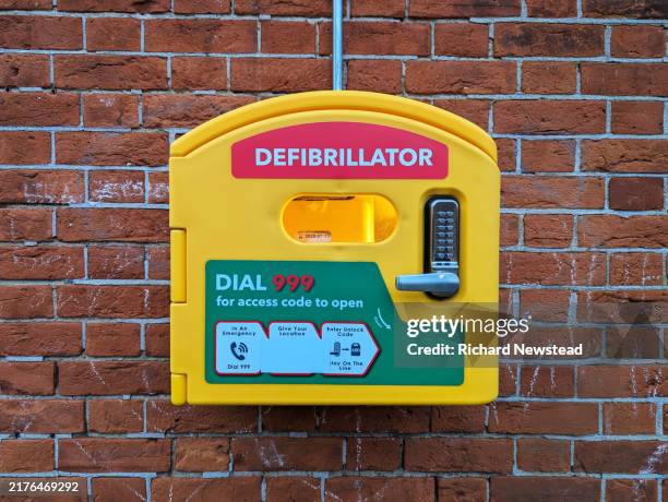 defibrillator - desfibrilador fotografías e imágenes de stock