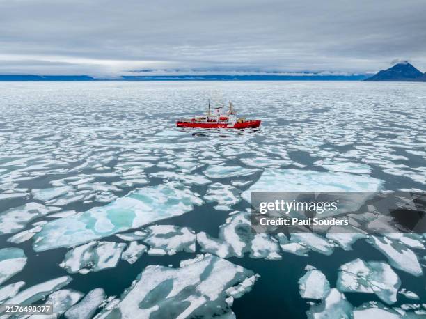 aerial view of canadian ice breaker in thick sea ice, baffin island, nunavut, canada - eisbrecher stock-fotos und bilder