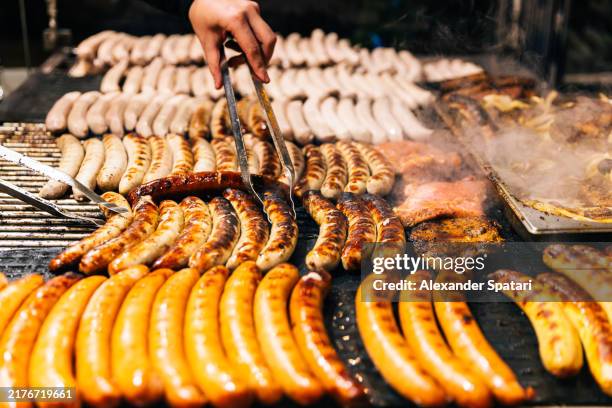 hot bratwurst sausages on the grill at christmas market in berlin, germany - marktstand stock-fotos und bilder