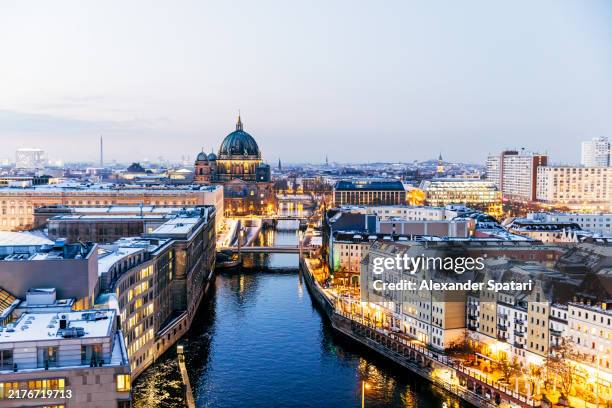 illuminated berlin cityscape with berlin cathedral and spree river in winter, aerial view, germany - centre historique de berlin photos et images de collection