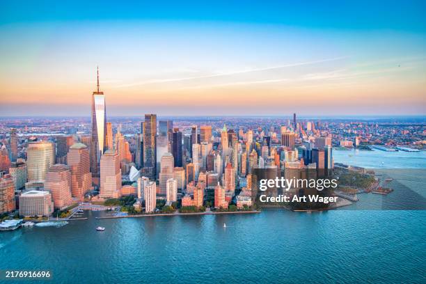 new york skyline - staat-new-york stockfoto's en -beelden