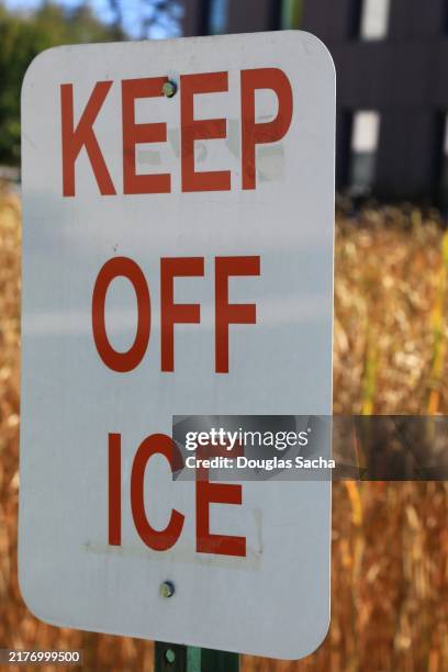 warning sign, keep off ice - interim government stock pictures, royalty-free photos & images