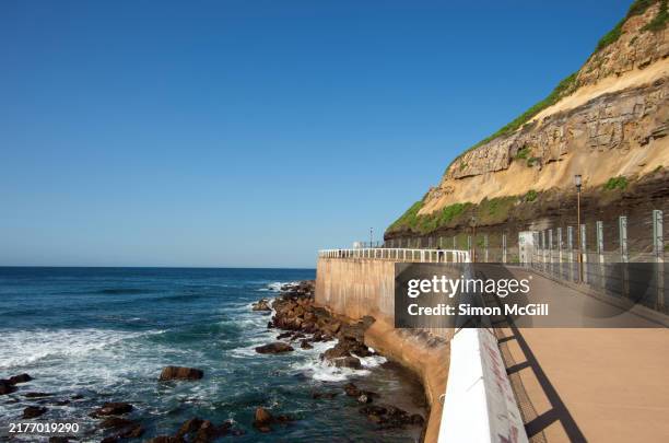 shortland esplanade at south newcastle beach, newcastle, new south wales, australia - newcastle new south wales stock pictures, royalty-free photos & images