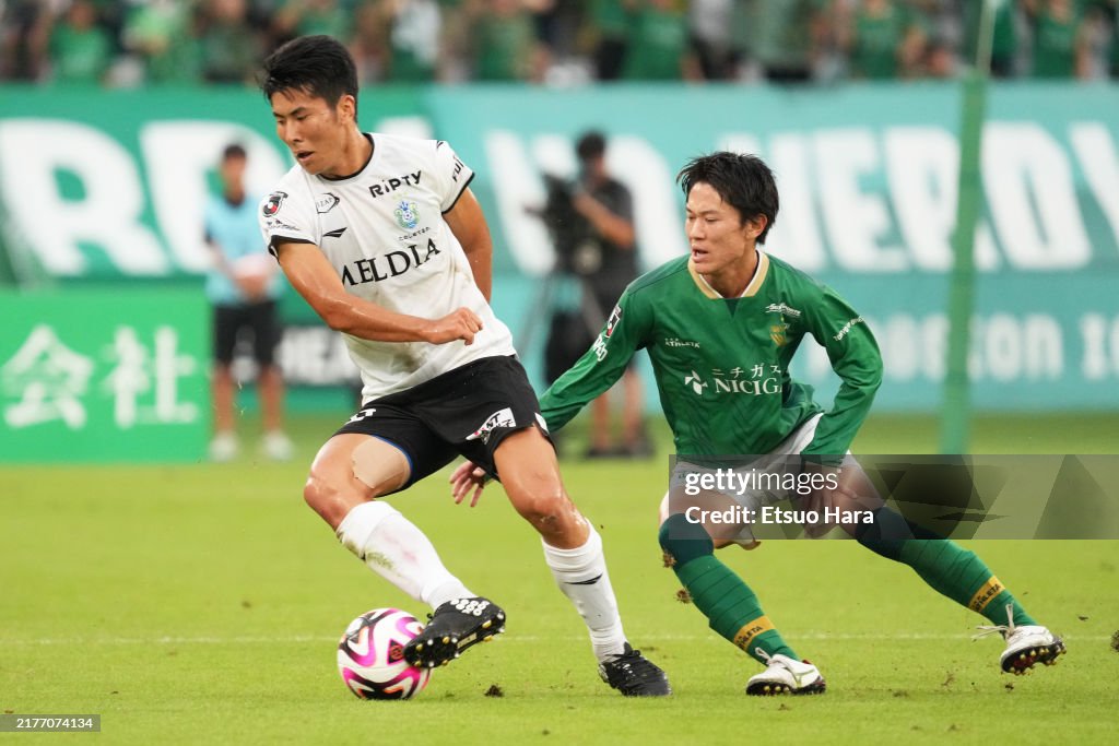 Tokyo Verdy v Shonan Bellmare - J.LEAGUE MEIJI YASUDA J1