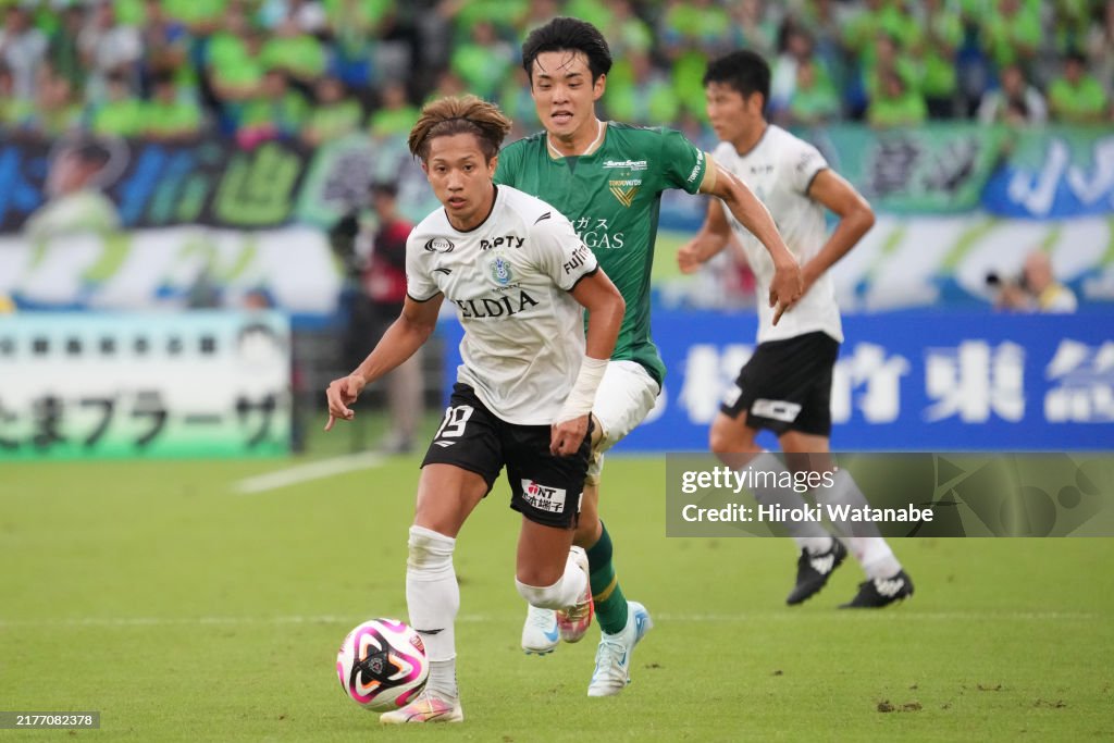 Tokyo Verdy v Shonan Bellmare - J.LEAGUE MEIJI YASUDA J1