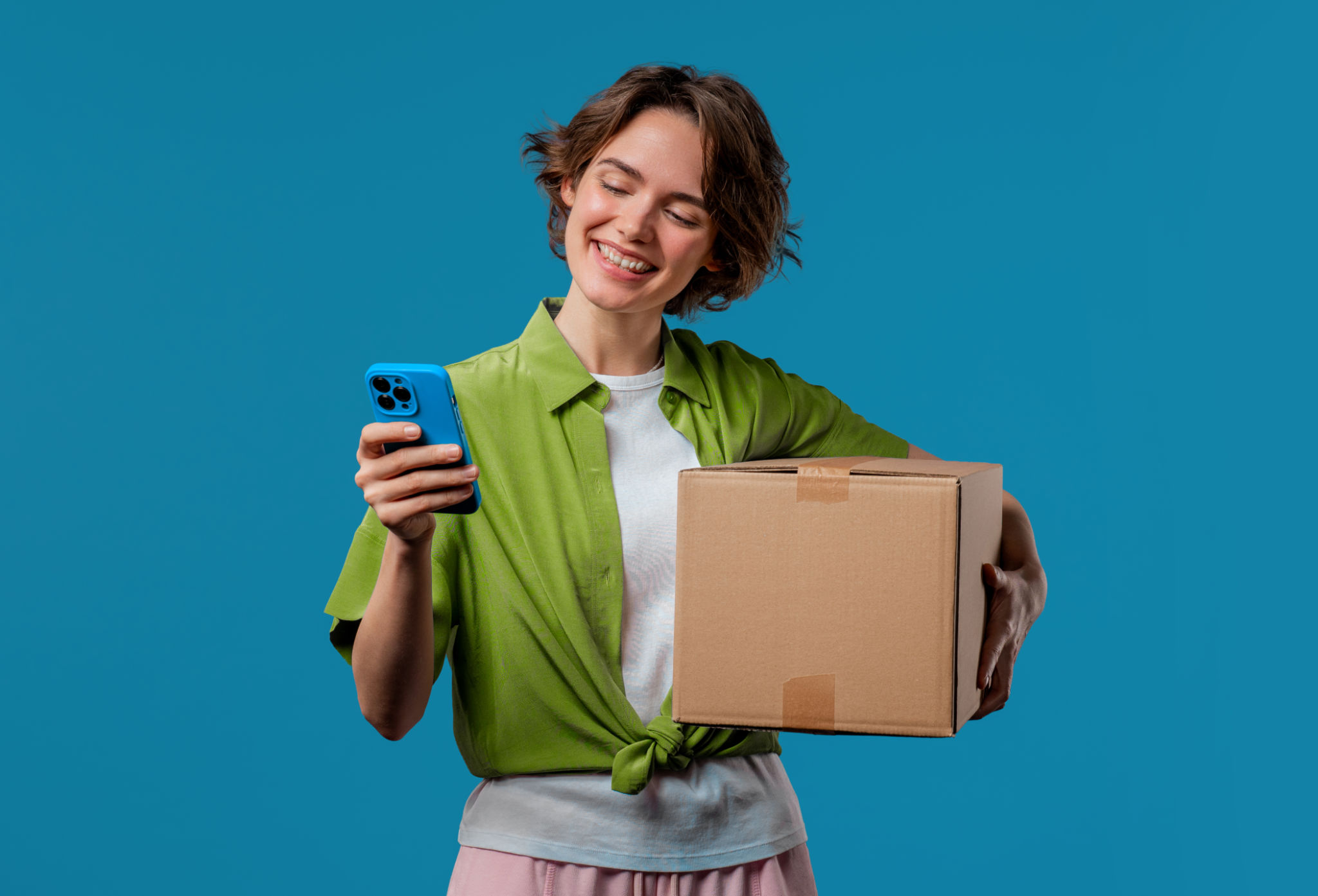 people packing boxes