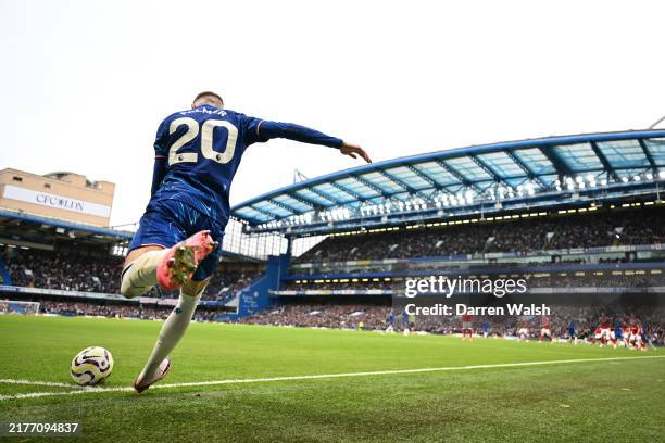 Cole Palmer of Chelsea takes a corner kick during the Premier League match between Chelsea FC and Nottingham Forest FC at Stamford Bridge on October...