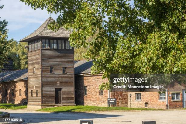 watchtower at auschwitz concentration camp in malopolskie province, poland - guard tower prison stock pictures, royalty-free photos & images