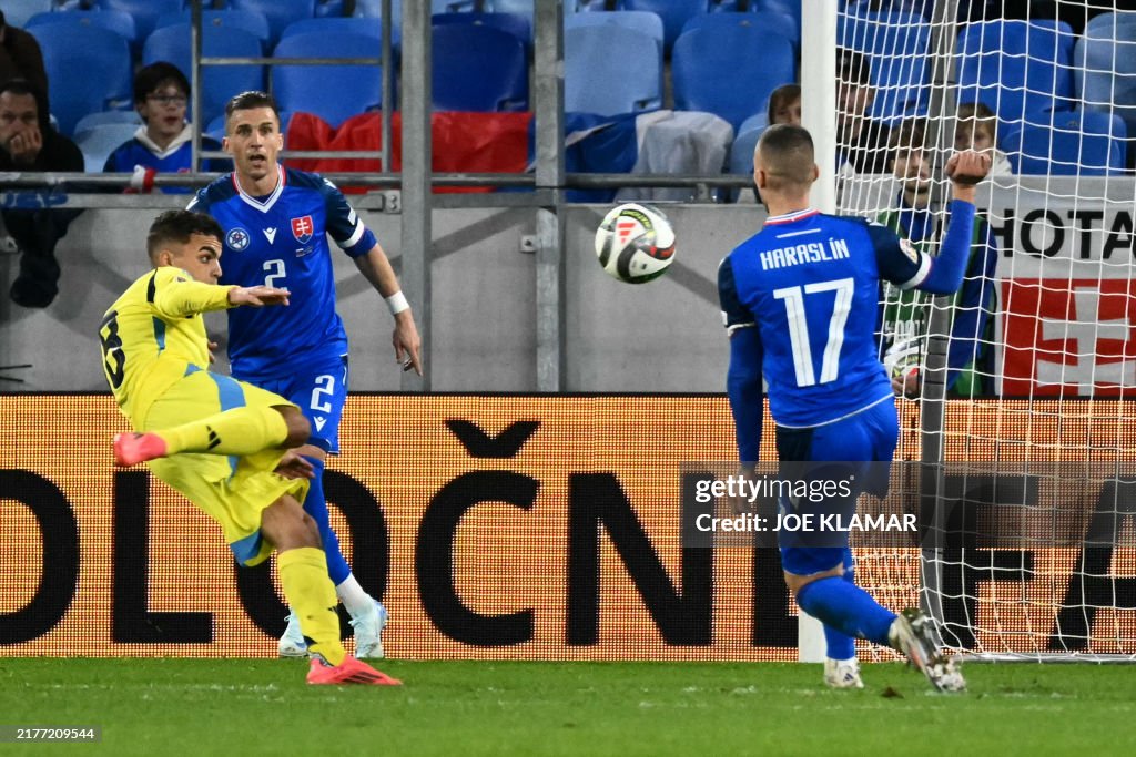 FBL-EUR-NATIONS-SVK-SWE