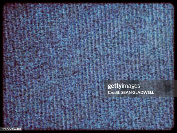 static and noise on old tv screen - television industry stock pictures, royalty-free photos & images