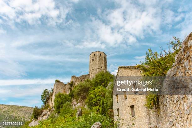 počitelj town in bosnia - bosnie herzégovine photos et images de collection