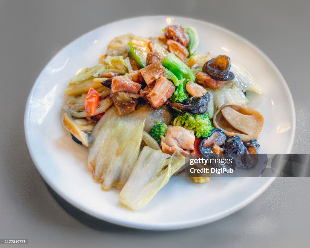 Chinese-Style Stir-Fried Vegetables and Meat