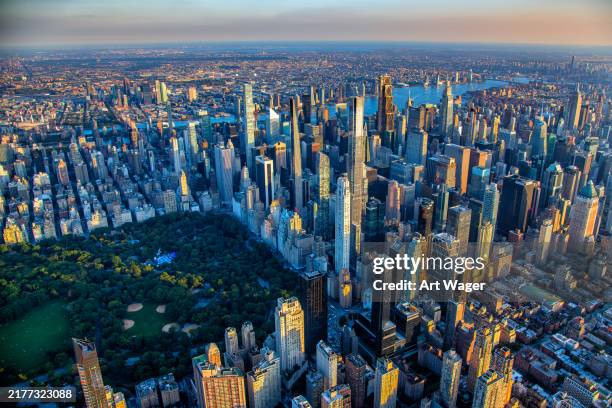 midtown manhattan und central park. - central park manhattan stock-fotos und bilder