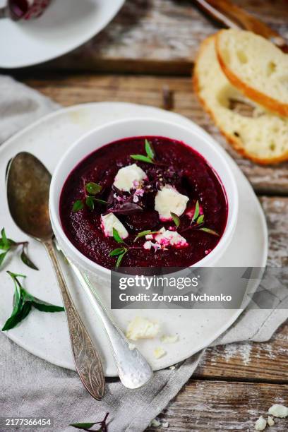 beetroot soup with feta cheese - griechische küche stock-fotos und bilder