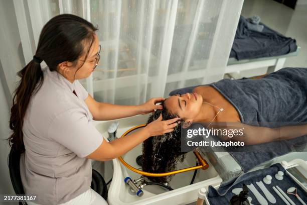 relaxing hair treatment at spa - human scalp stock pictures, royalty-free photos & images