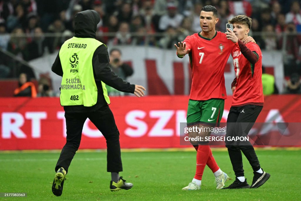 TOPSHOT-FBL-EUR-NATIONS-POL-POR