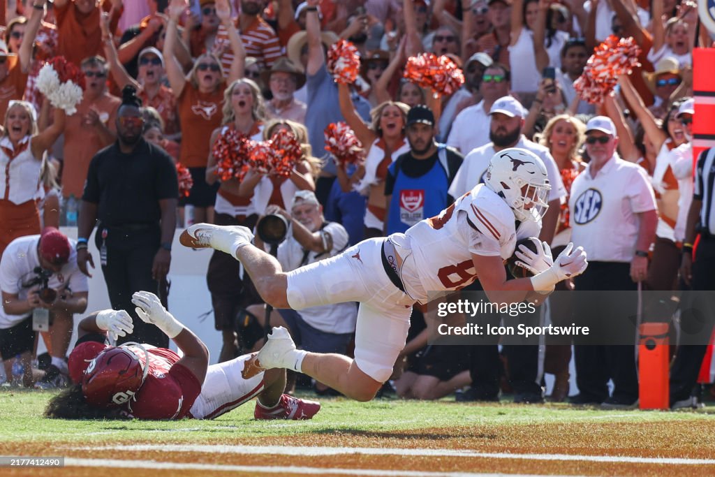 COLLEGE FOOTBALL: OCT 12 Allstate Red River Rivalry - Texas vs Oklahoma
