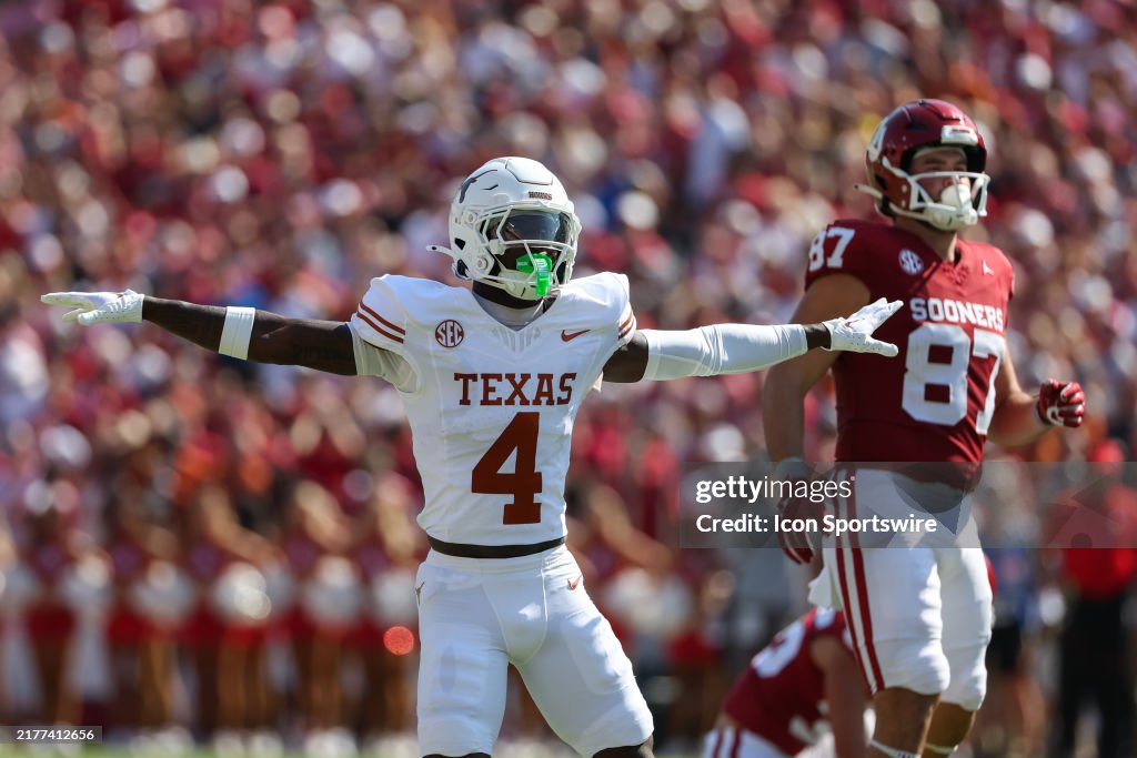 COLLEGE FOOTBALL: OCT 12 Allstate Red River Rivalry - Texas vs Oklahoma