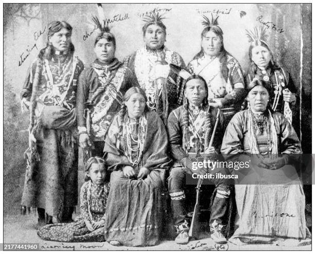 stockillustraties, clipart, cartoons en iconen met antique image: native north americans, omahas - noord amerikaans indiaanse etniciteit