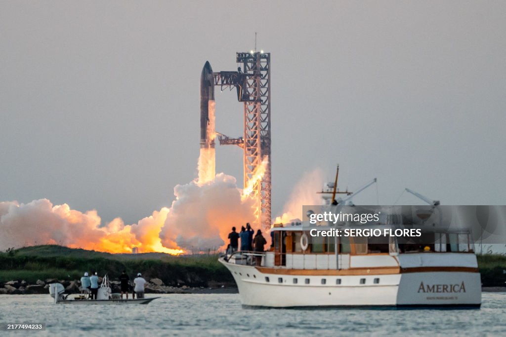 TOPSHOT-US-SPACE-AEROSPACE-SPACEX
