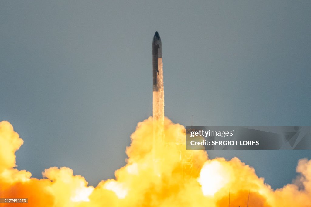 TOPSHOT-US-SPACE-AEROSPACE-SPACEX