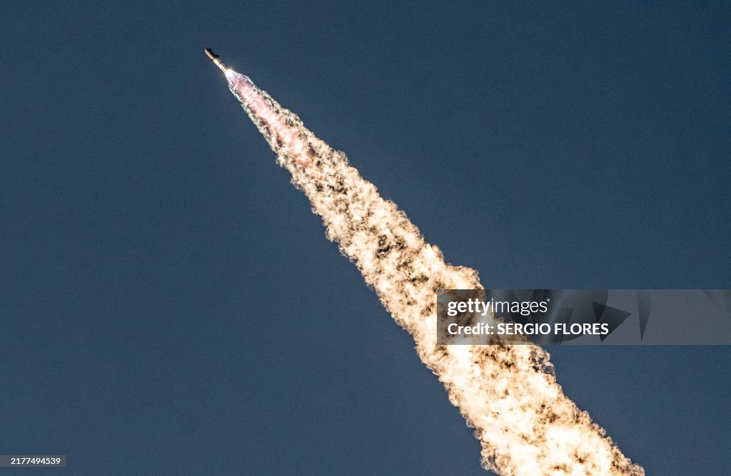 TOPSHOT-US-SPACE-AEROSPACE-SPACEX