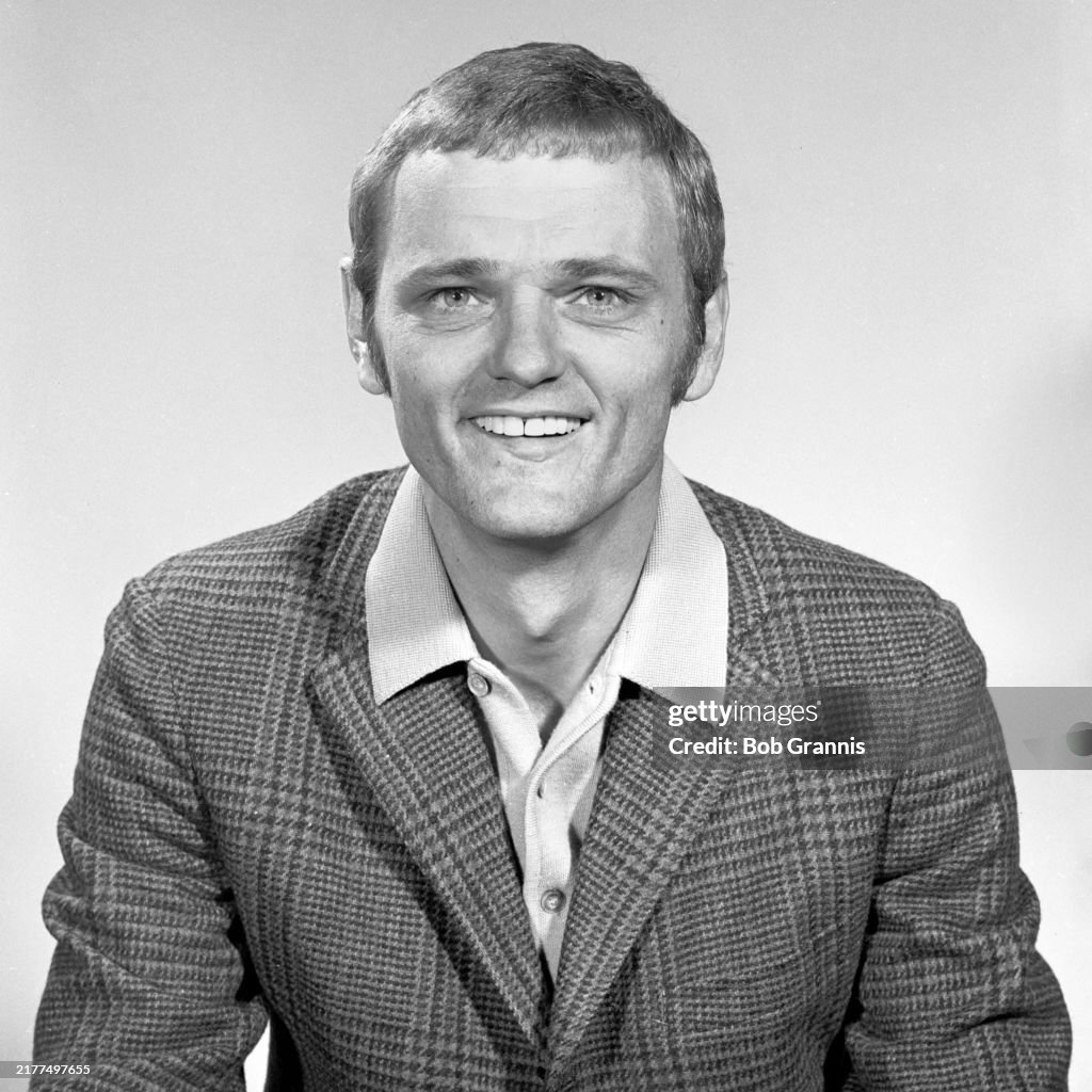 Jerry Steven Reed American singer and actor Jerry Reed poses for his passport photo in ...
