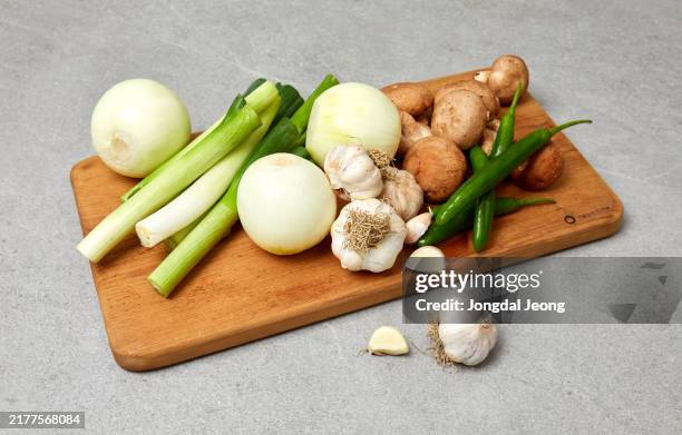 food, vegetable, fresh, garlic, healthy, onion, green, vegetables, pepper, organic, vegetarian, kitchen, health - garlic stock pictures, royalty-free photos & images