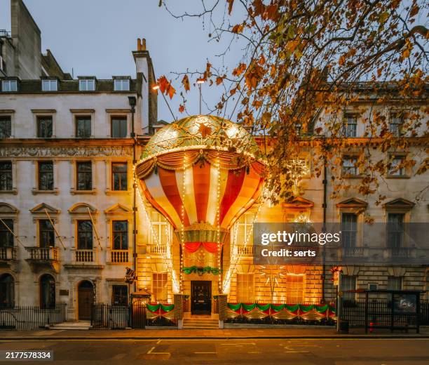 anabel's mayfair festive hot air balloon display at night in london, england, uk - storefront-for-art-and-architecture stock pictures, royalty-free photos & images