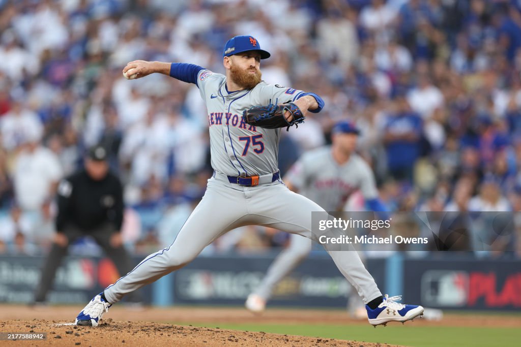 Garret Reed Reed Garrett of the New York Mets pitches in the second inning during ...